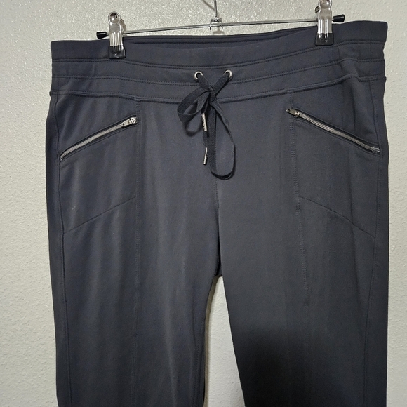 Athleta full length wide leggings with sinched bottoms size medium - Picture 2 of 16